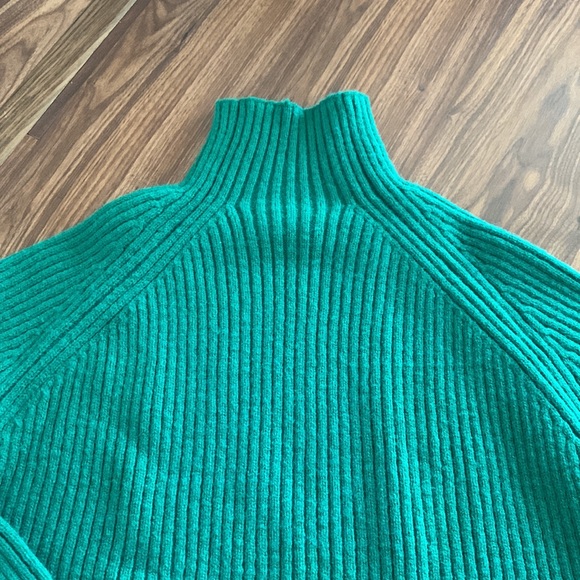 Green Knit/Sweater - size M - Picture 3 of 7